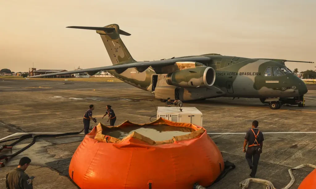 Desde o dia 28 de junho, a Força Aérea Brasileira (FAB) lançou 336 mil litros de água para combater incêndios no Pantanal.