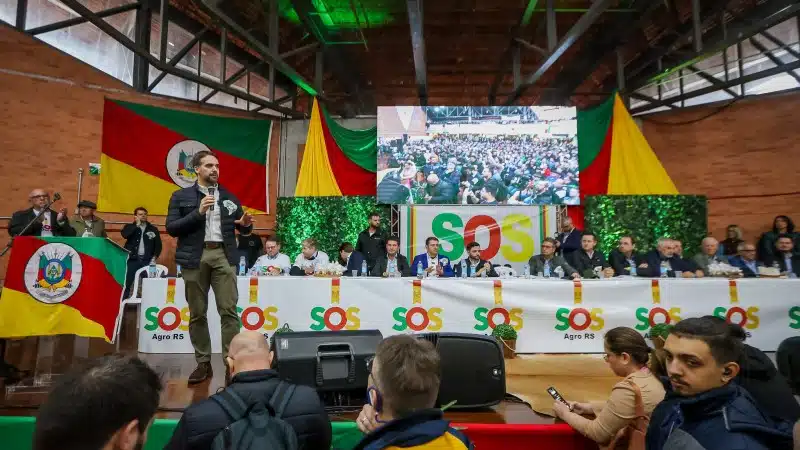 SOS Agro: produtores gaúchos pressionam por mais apoio. Ato reuniu centenas de produtores rurais na Casa do Gaúcho, em Porto Alegre.