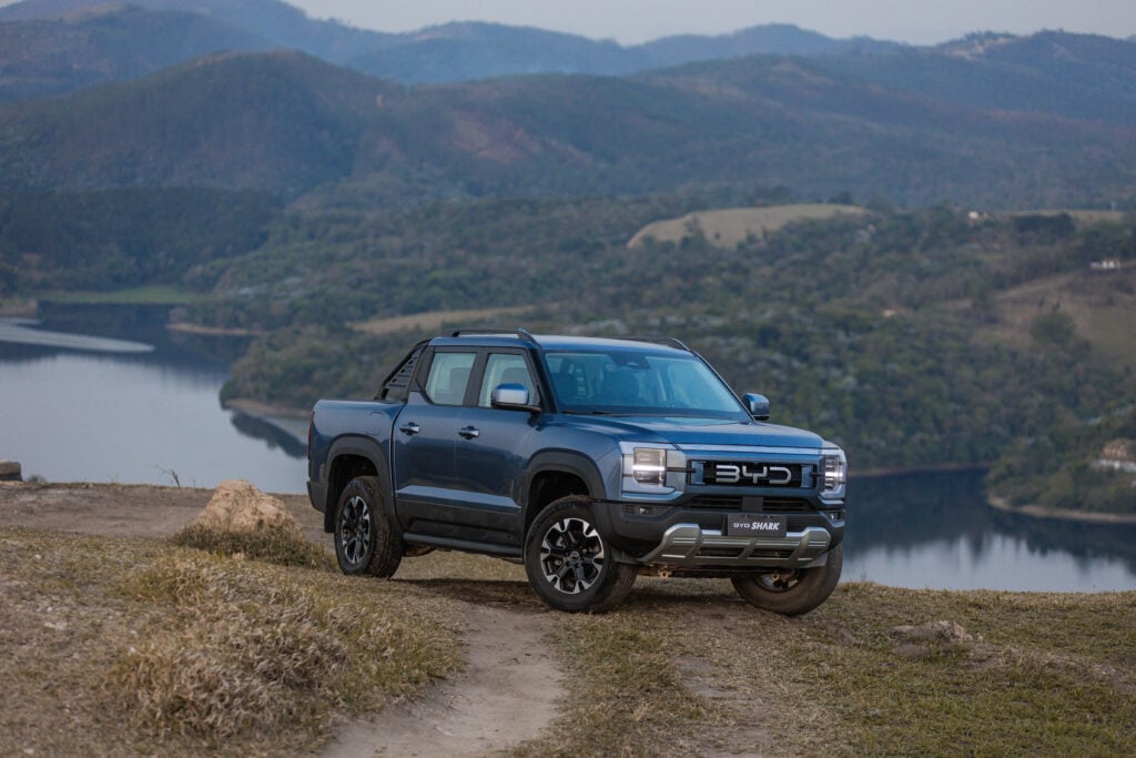 A montadora chinesa BYD trouxe ao Brasil a Shark, caminhonete elétrica da montadora focada no publico do agronegócio.