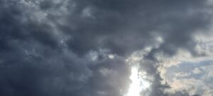 Chuva ganha força do Norte ao Sudeste com corredor de umidade