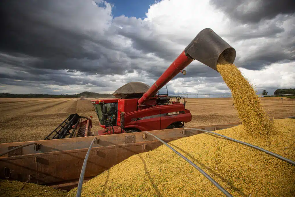 Produção agropecuária deve alcançar R$ 1,52 trilhão em 2025. Confederação da Agricultura e Pecuária do Brasil prevê crescimento de 12,3%.