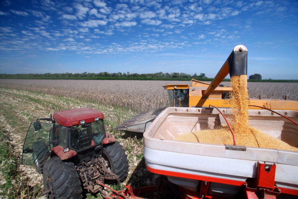 BNDES aprova R$ 52,3 bilhões para o agro em 2024, um recorde no setor. Crescimento de 26% em comparação com 2023.