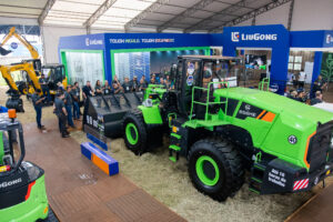LiuGong celebra recorde de vendas na Agrishow 2025
