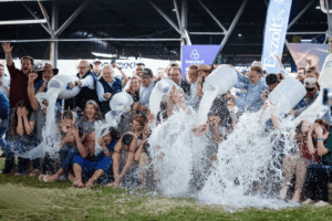 Recorde no Banho de Leite: vaca Holandesa chega a 96 litros