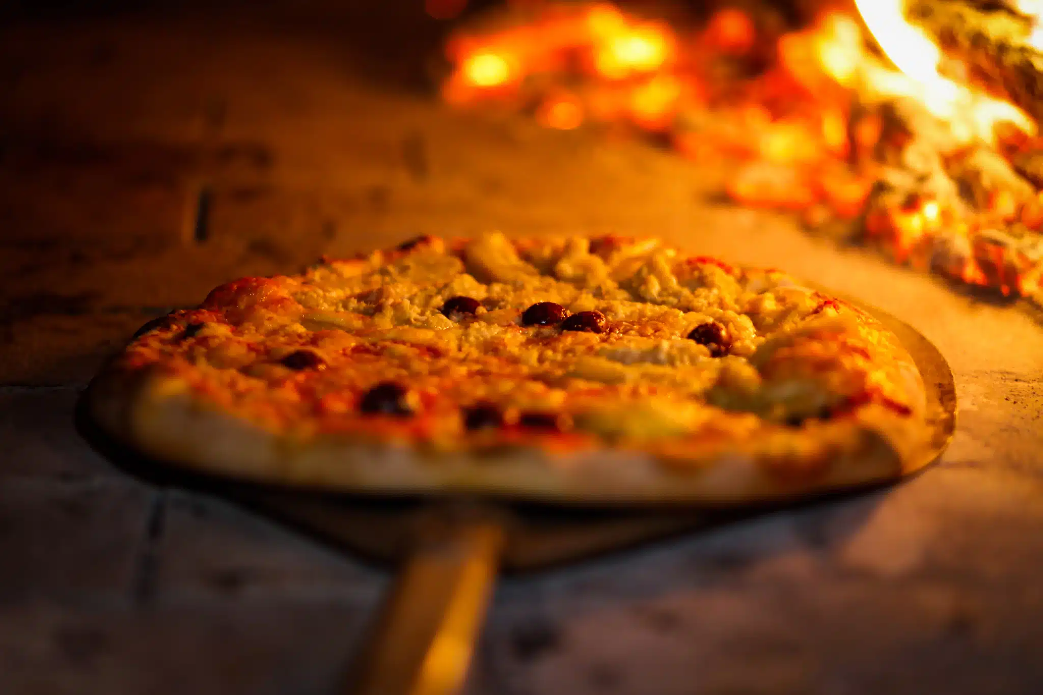 Entenda como tarifa dos EUA pode afetar sua pizza. Guerra comercial pode elevar custos de pizzarias e padarias.