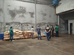 Mapa apreende mais de 1 tonelada de agrotóxicos ilegais e interdita fábrica