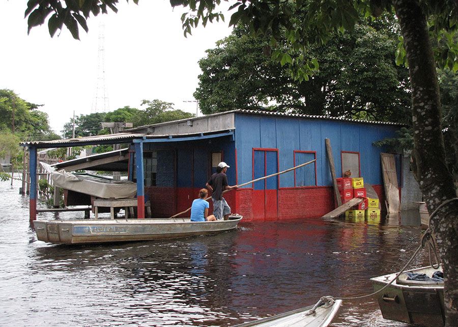 rio barco pantanal