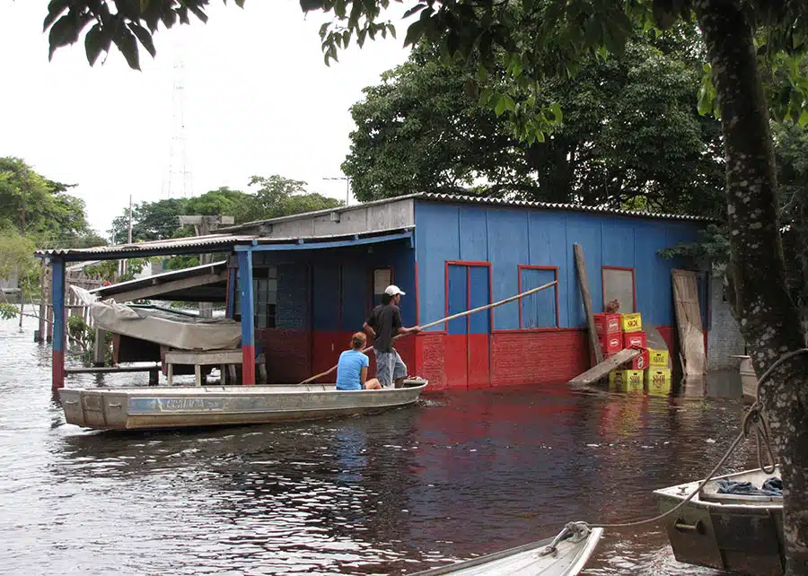rio barco pantanal