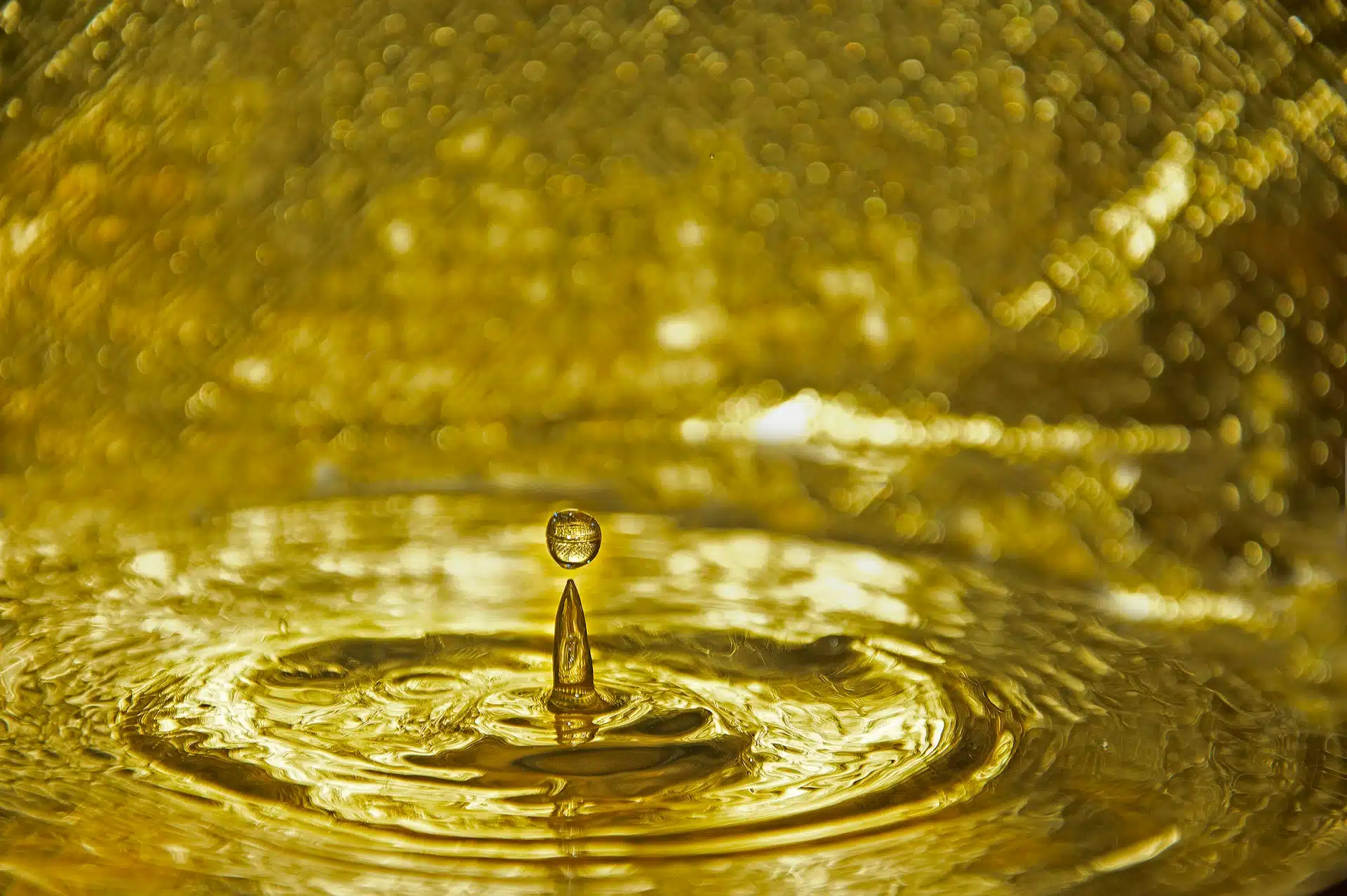 Oleo com uma gota caindo