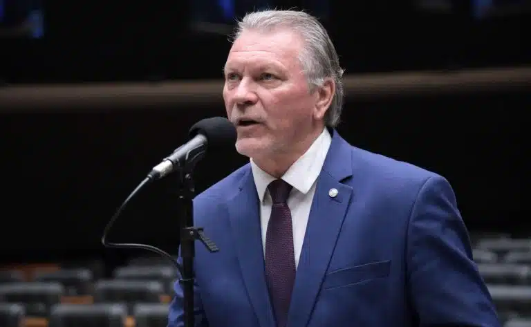 Deputado Afonso Hamm falando na Câmara dos Deputados