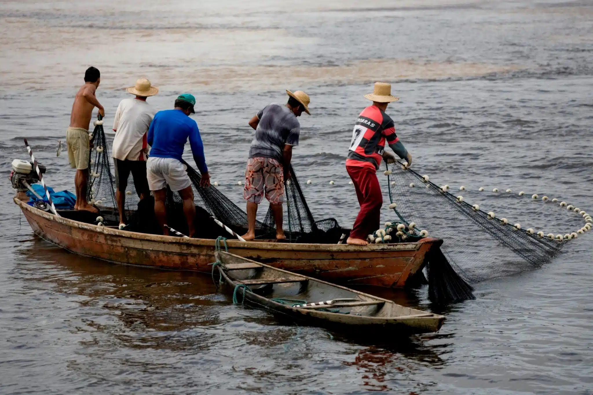 pescadores com rede