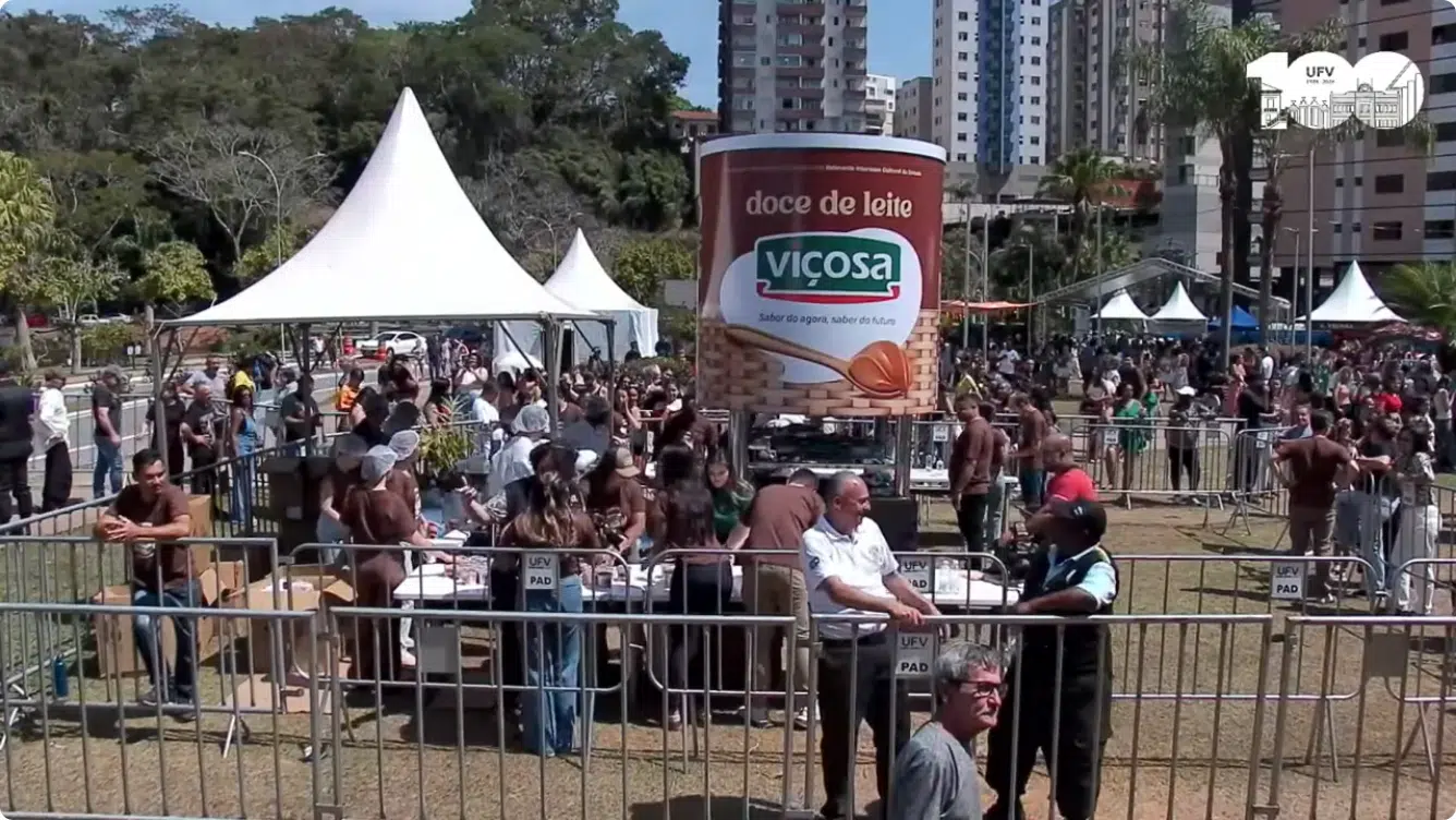 Fila para receber o maior doce de leite do mundo