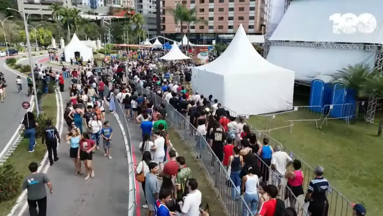 Fila para receber o maior doce de leite do mundo