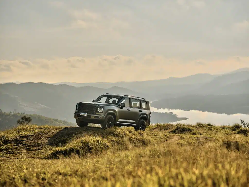 GWM Haval H9 enfrenta subida em terreno irregular; modelo usa motor 2.4 turbodiesel