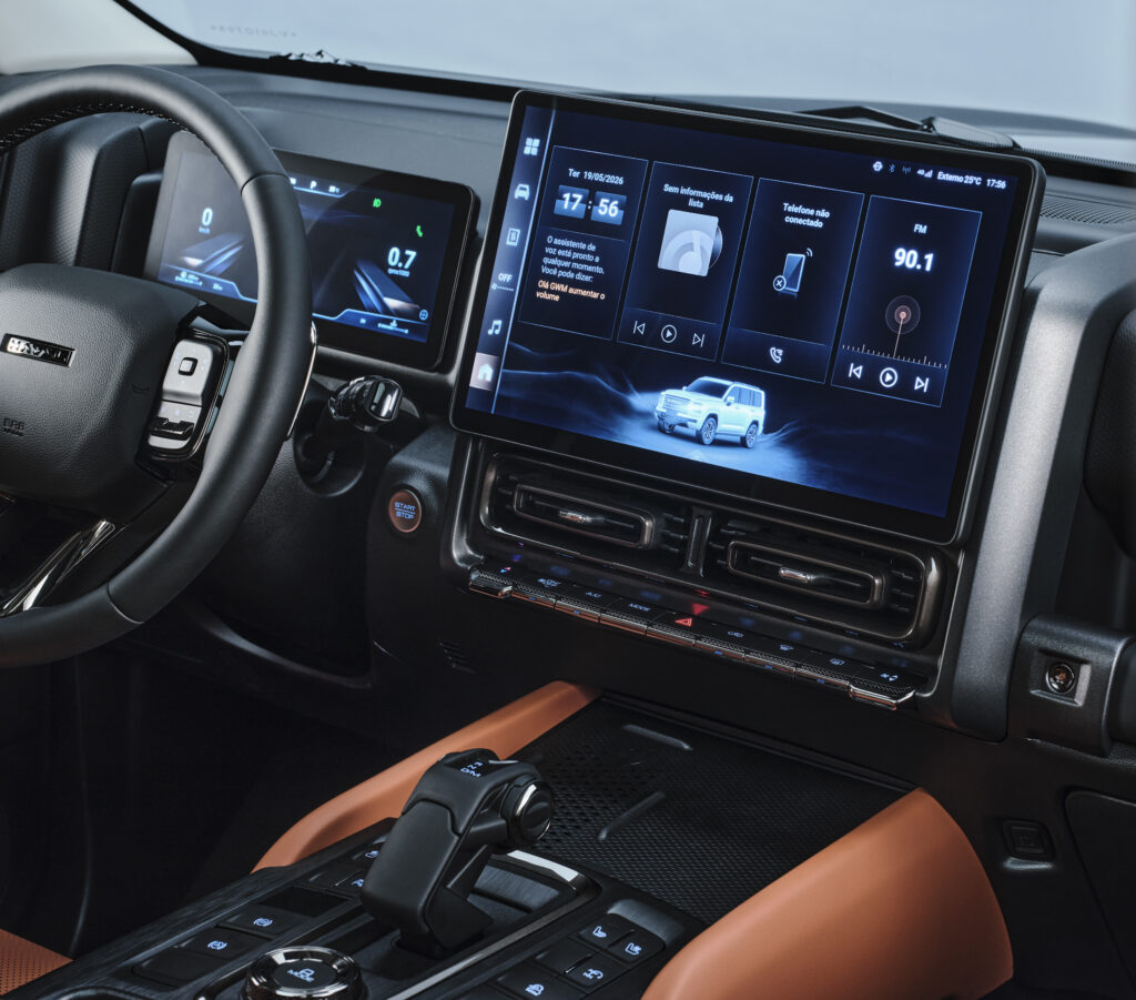 Interior do GWM Haval H9 com central multimídia de 14,6 polegadas e painel digital
