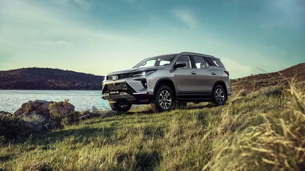 Toyota SW4 em área rural; SUV de sete lugares tem motor 2.8 turbodiesel de 204 cv