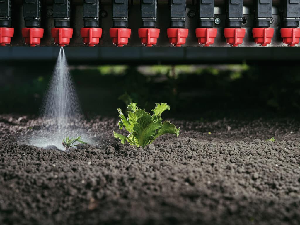 Sistema de pulverização de precisão usa IA para aplicar insumos diretamente nas plantas