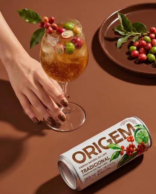 Existe um refrigerante feito com café e ele já está nas prateleiras do Brasil