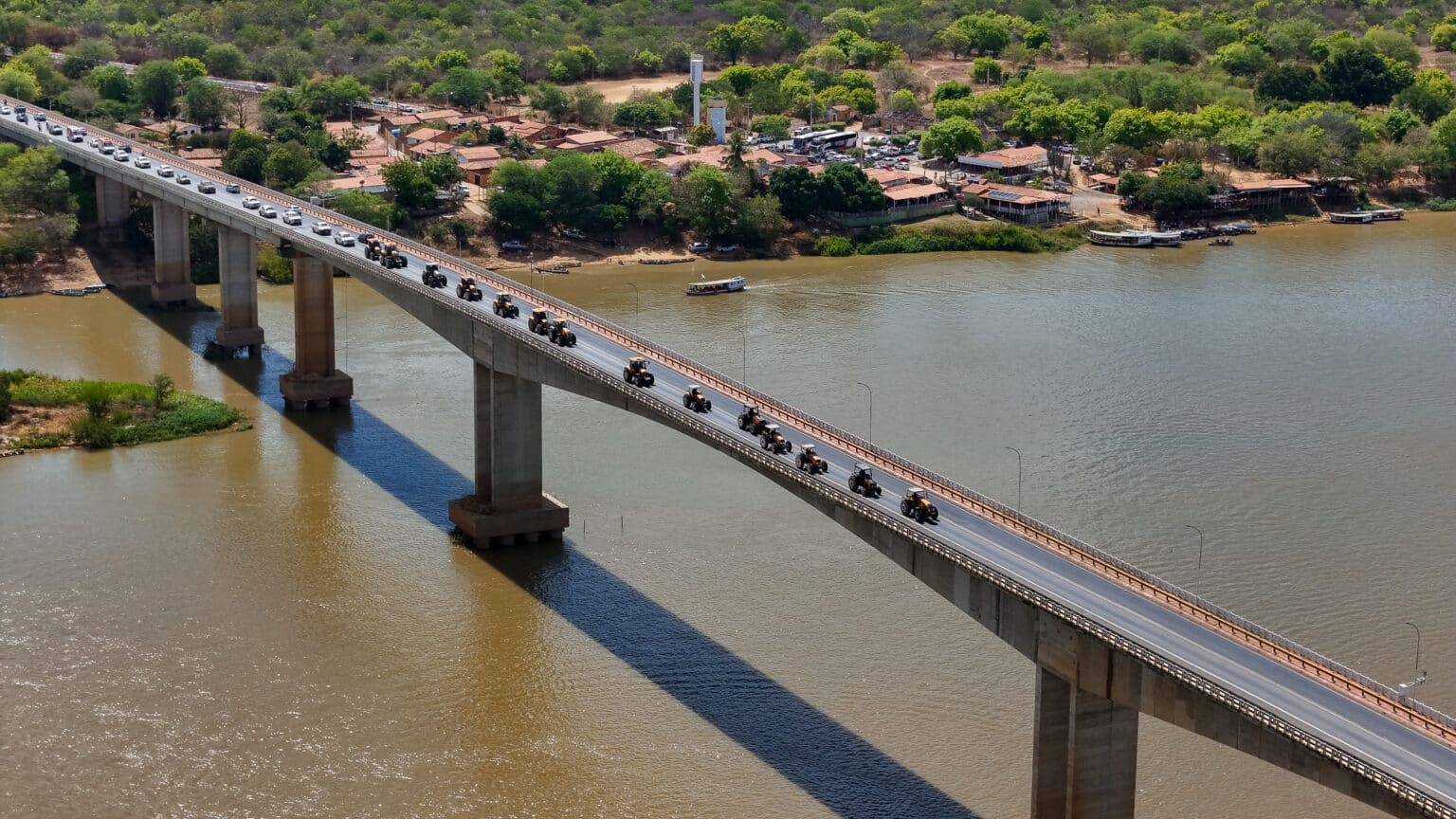 14%20tratores%2C%20206%20km%20e%20tr%C3%AAs%20dias%20de%20aventura