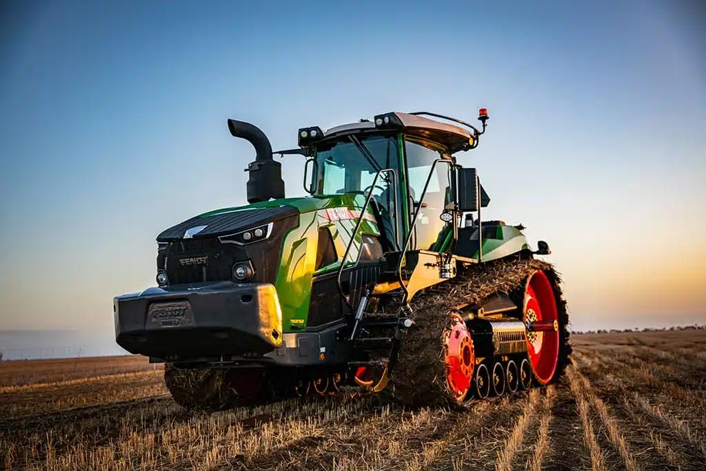 endt 1167 Vario MT de alta potência trabalha com implemento em lavoura