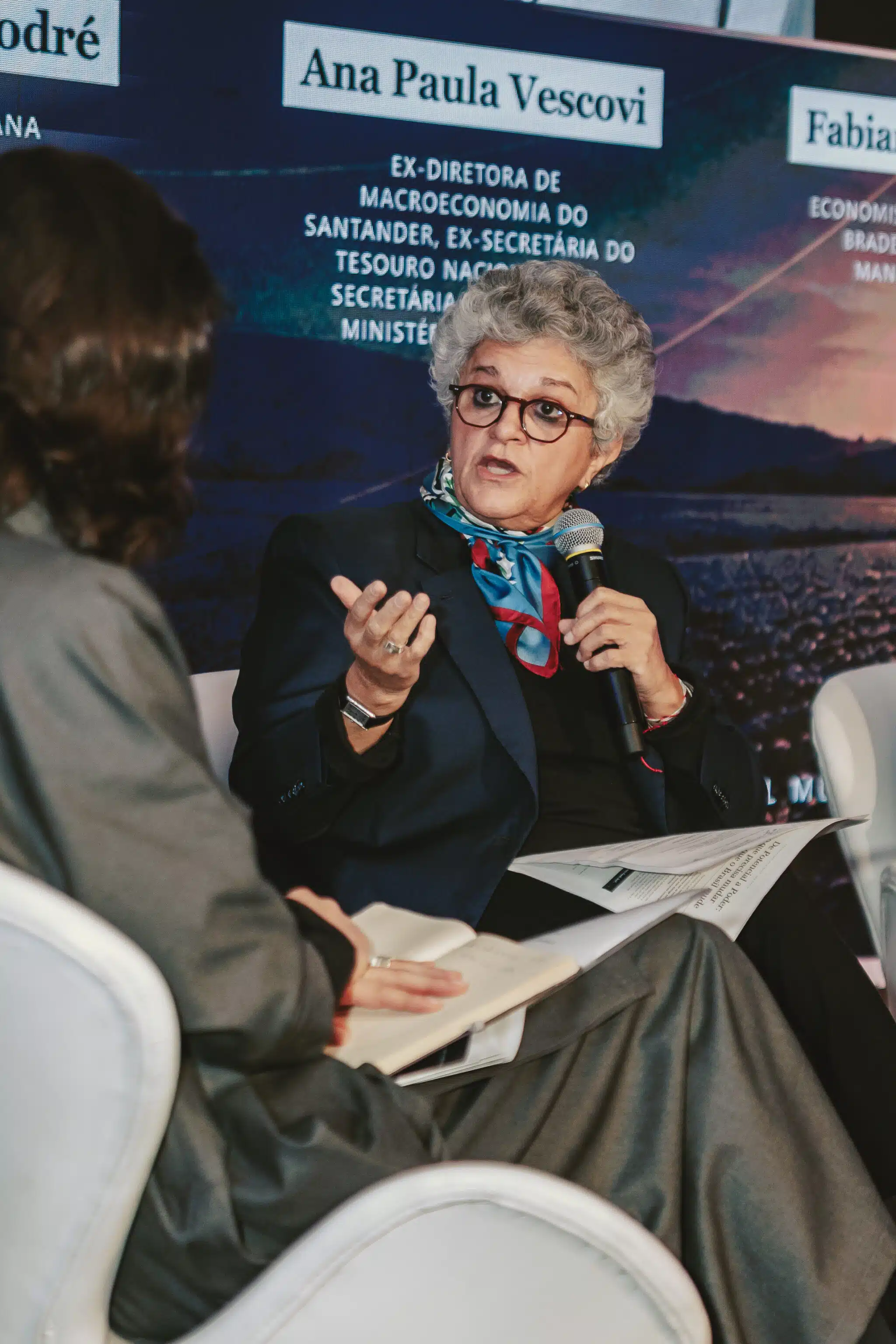 Izabella Teixeira durante o painel em São Paulo.