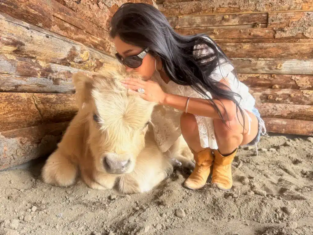 Bezerra Highland presenteada por Post Malone à noiva Christy Lee antes do pedido de casamento