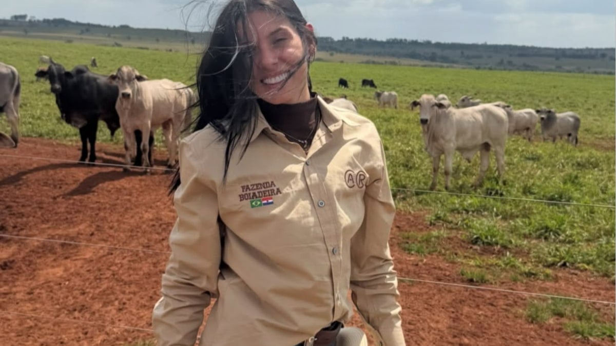 Ana%20Castela%20mostra%20gado%20de%20sua%20fazenda%20milion%C3%A1ria%20no%20Paraguai