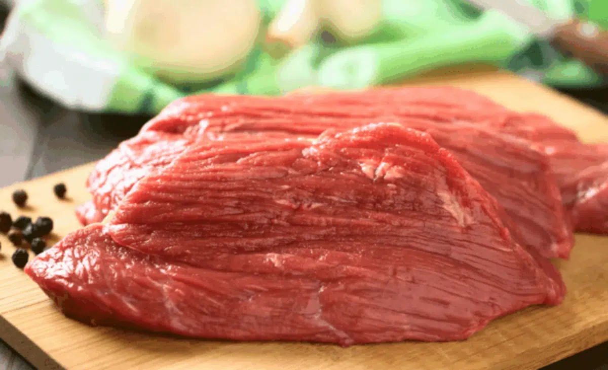 Cota%20chinesa%20esgotada%20pode%20deixar%20carne%20bovina%20mais%20barata%20no%20Brasil%3F