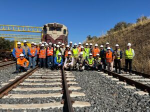 Trabalhadores e máquinas atuam nas obras da FICO, ferrovia que vai ligar Goiás a Mato Grosso