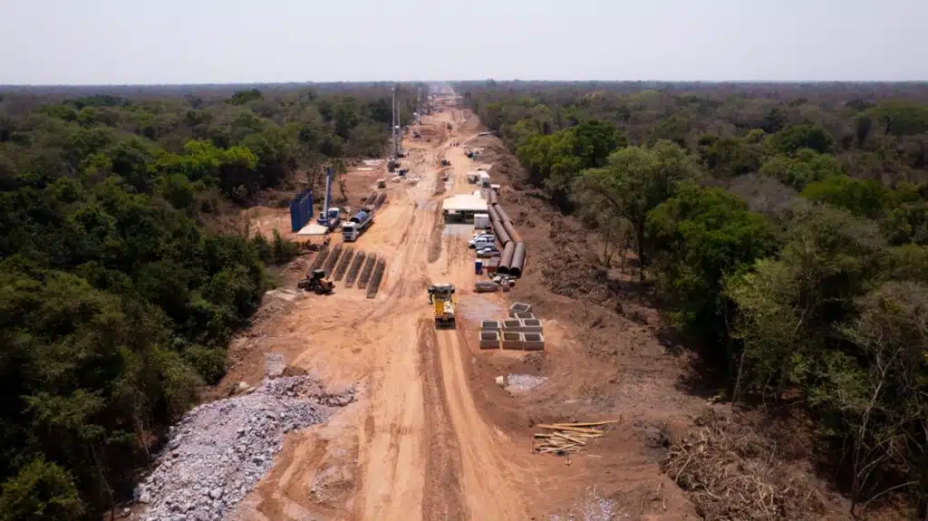 Trecho da Ferrovia de Integração do Centro-Oeste em obras na região de Mara Rosa, em Goiás