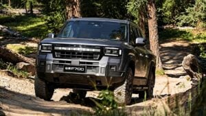 Jetour F700 de 904 cv encara terreno off-road; picape foi registrada no Brasil
