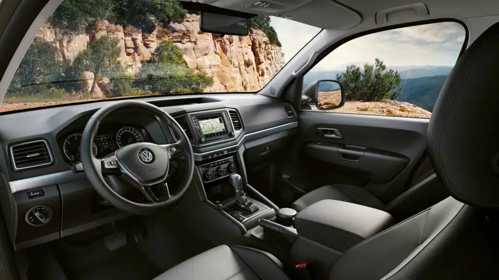 Volkswagen Amarok equipada com motor V6 3.0 turbodiesel, câmbio automático e tração integral 4Motion.